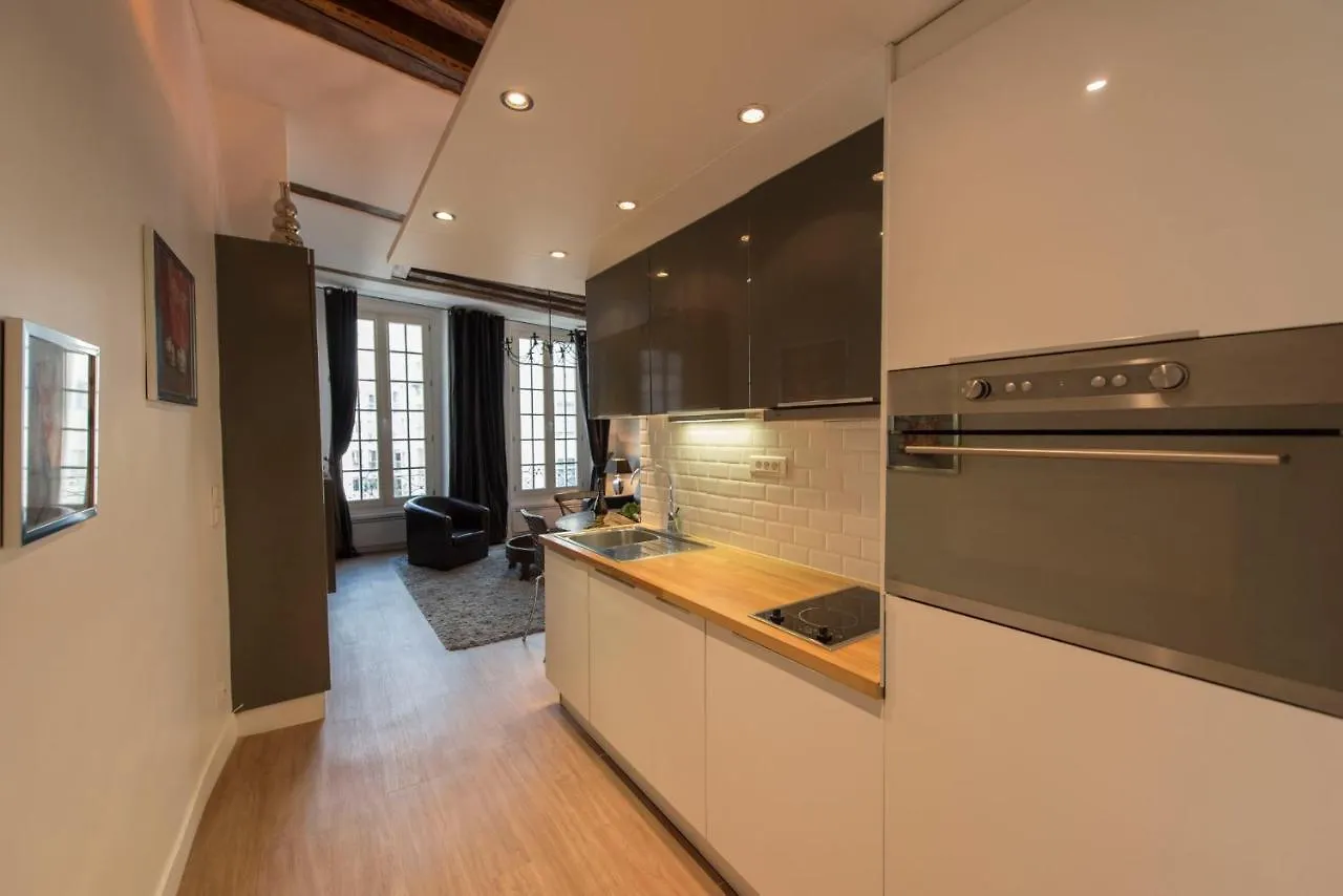 Couleur St Martin Apartment Paris
