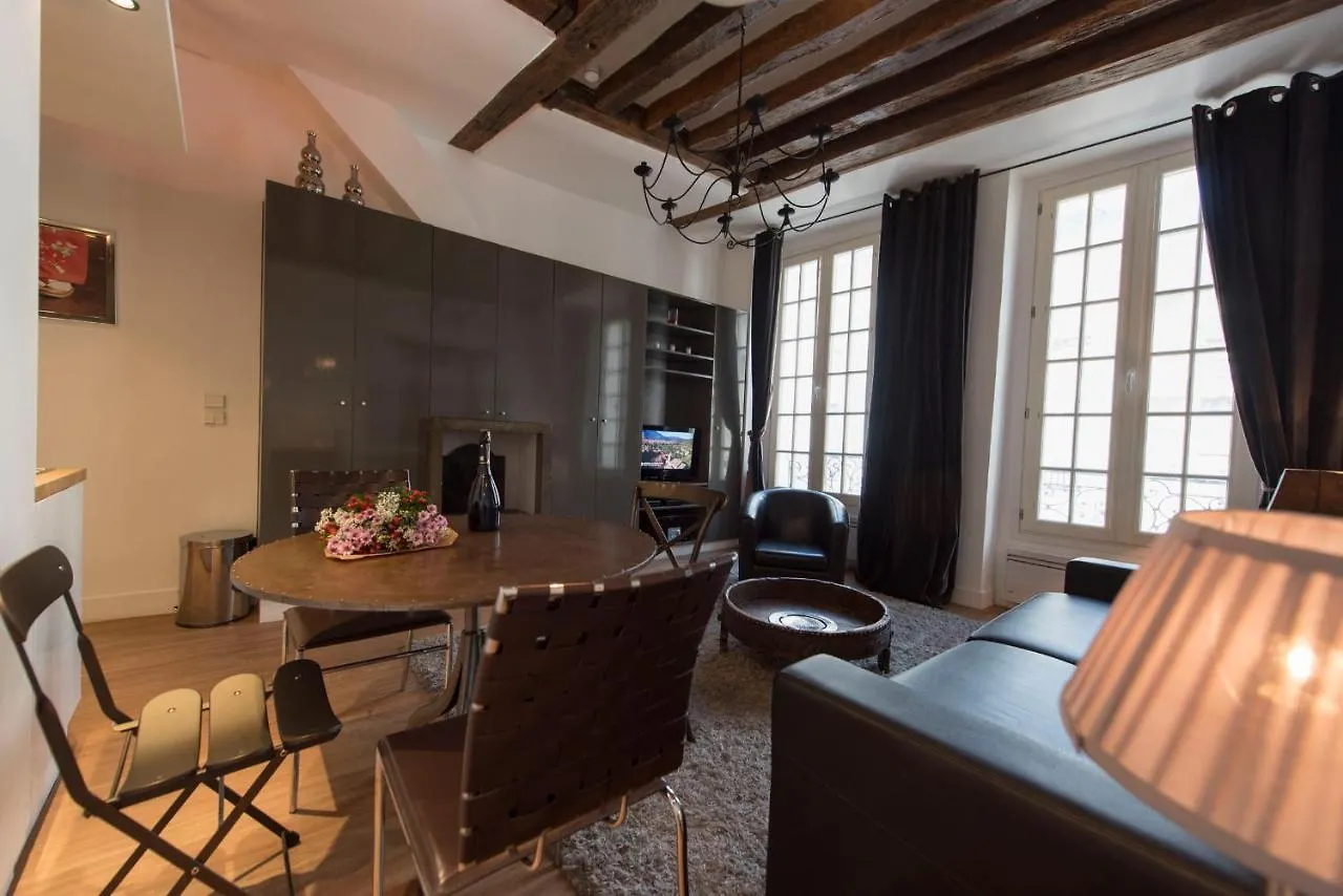 Couleur St Martin Apartment Paris France