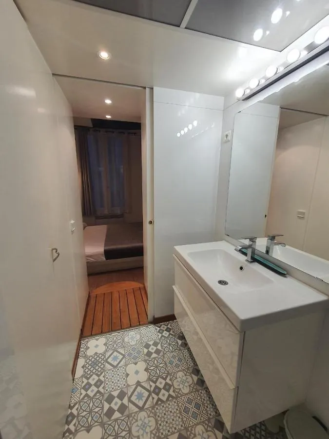 Couleur St Martin Apartment Paris